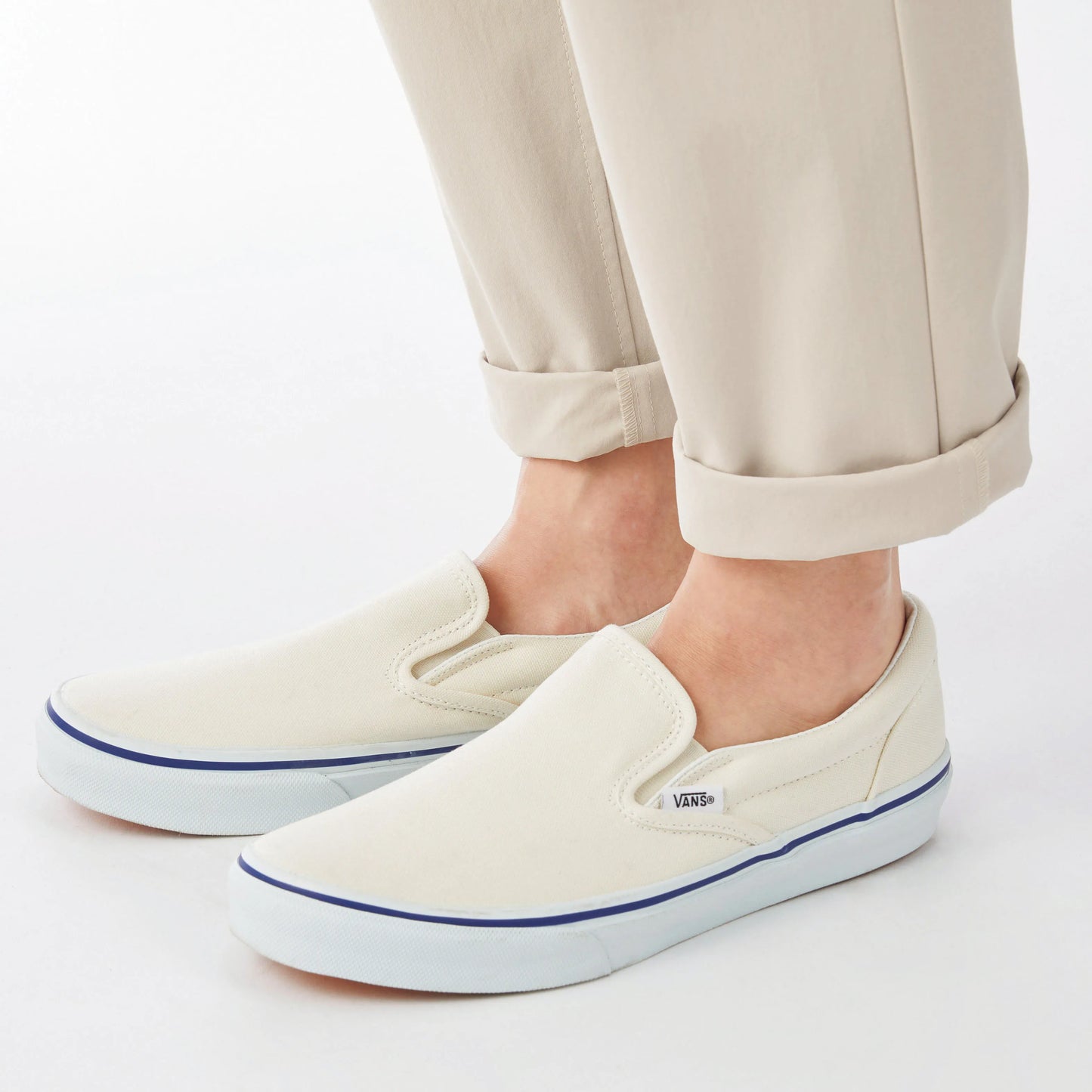 テーパードパンツ