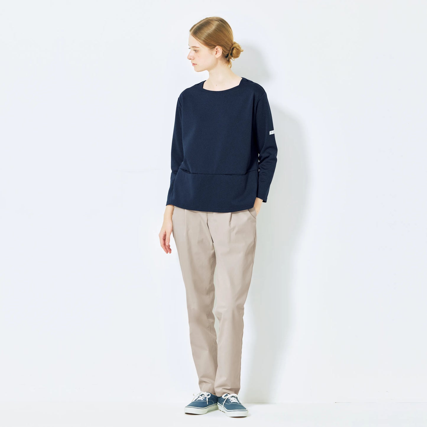 テーパードパンツ